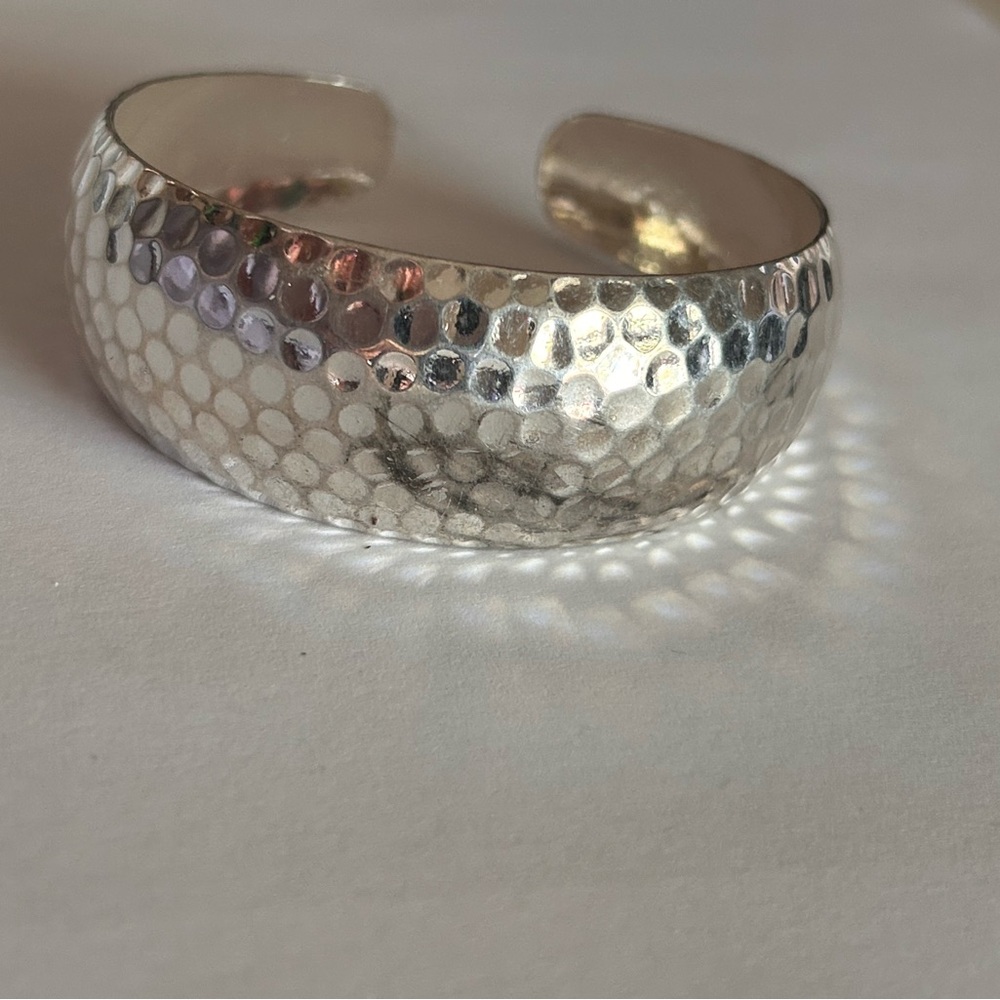 Elegant Silver Hammered Bracelet - Picture 8 of 8